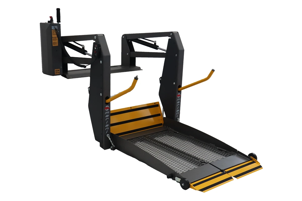 Double arm lifts with vertically foldable platformx