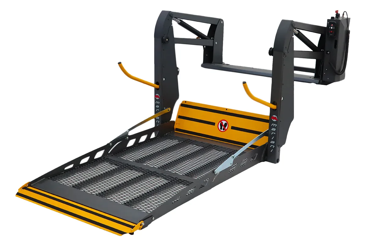 Double arm lifts with horizontally split platform